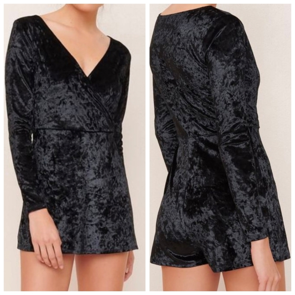 Garage Crushed Velvet Long Sleeve Wrap Front Long Sleeve Romper, Sz Medium, EUC!